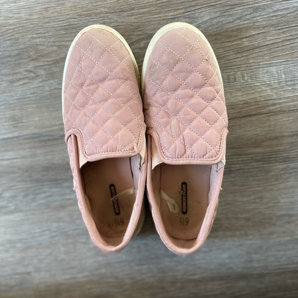 Light pink slide on shoes (off brand vans) size 6 1/2